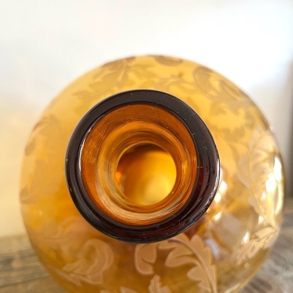 Hand blown etched art glass vase amber - Picture 5 of 7